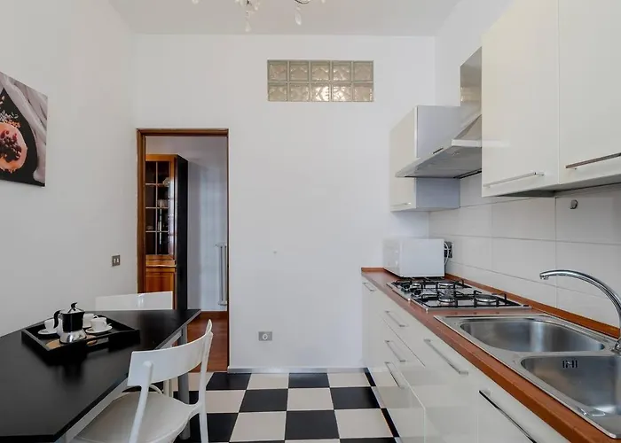 Casa Ilo, 3 Center